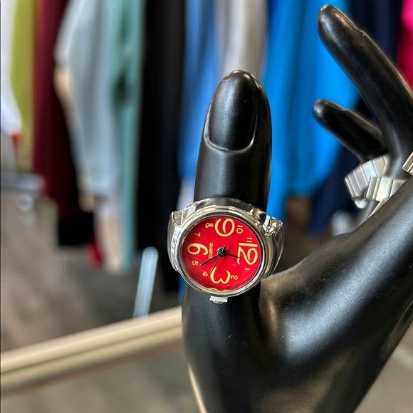 Stylish Wearable Ring 💍 Watch - Picture 1 of 3